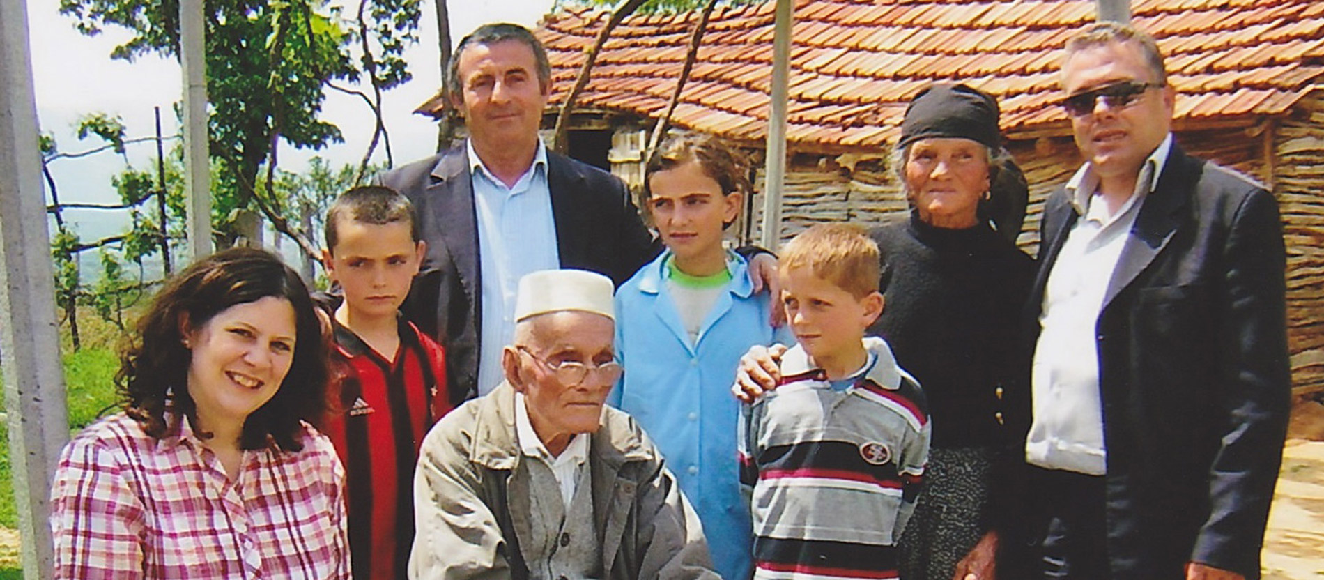 Cäcilia Giebermann (l.) in Perlat in Albanien.