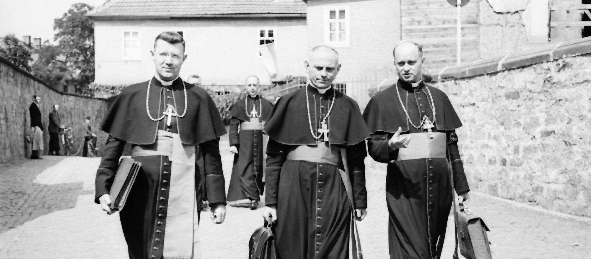 Wilhelm Kempf, Bischof von Limburg, Michael Keller, Bischof von Münster und Carl Joseph Leiprecht, Bischof der Diözese Rottenburg (v.l.n.r.)