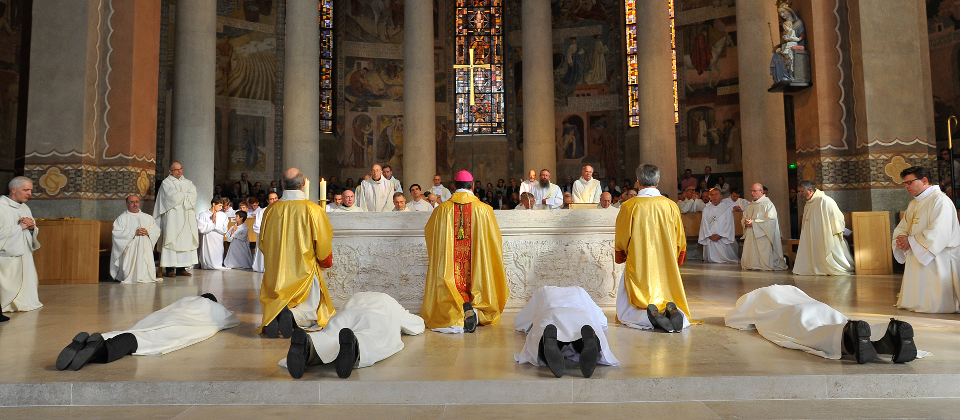 Ständige Diakone fordern Diakoninnen und verheiratete Priester