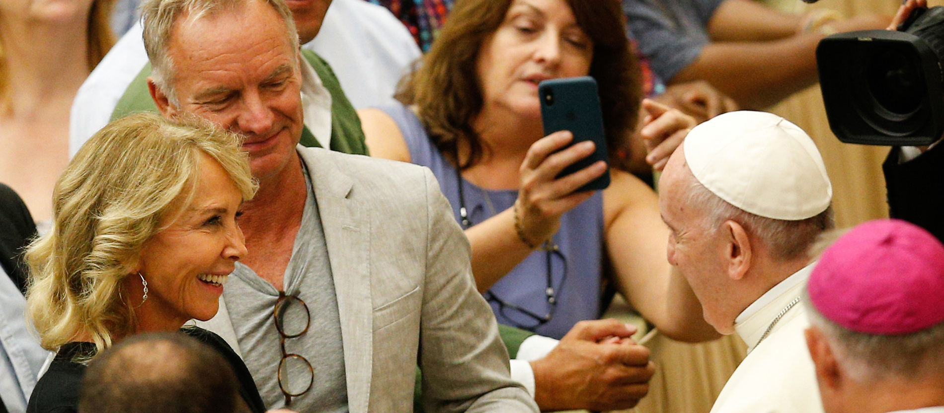 Musiklegende Sting besucht Papst Franziskus