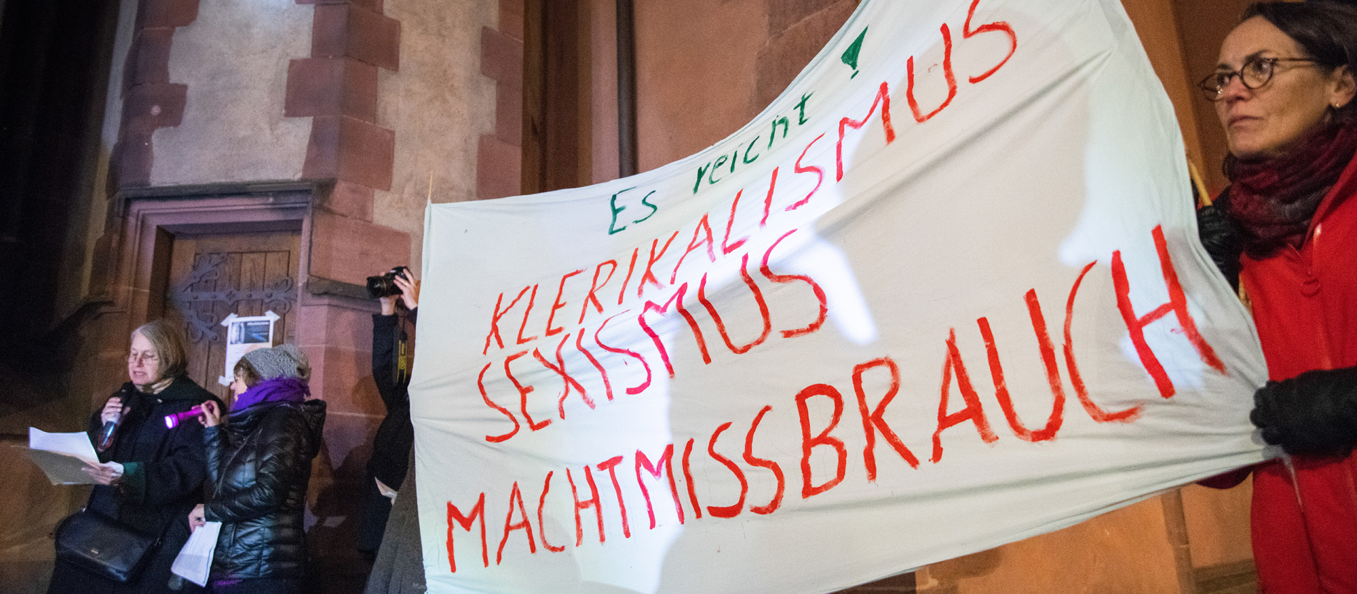 Mahnandacht vor dem Kaiserdom