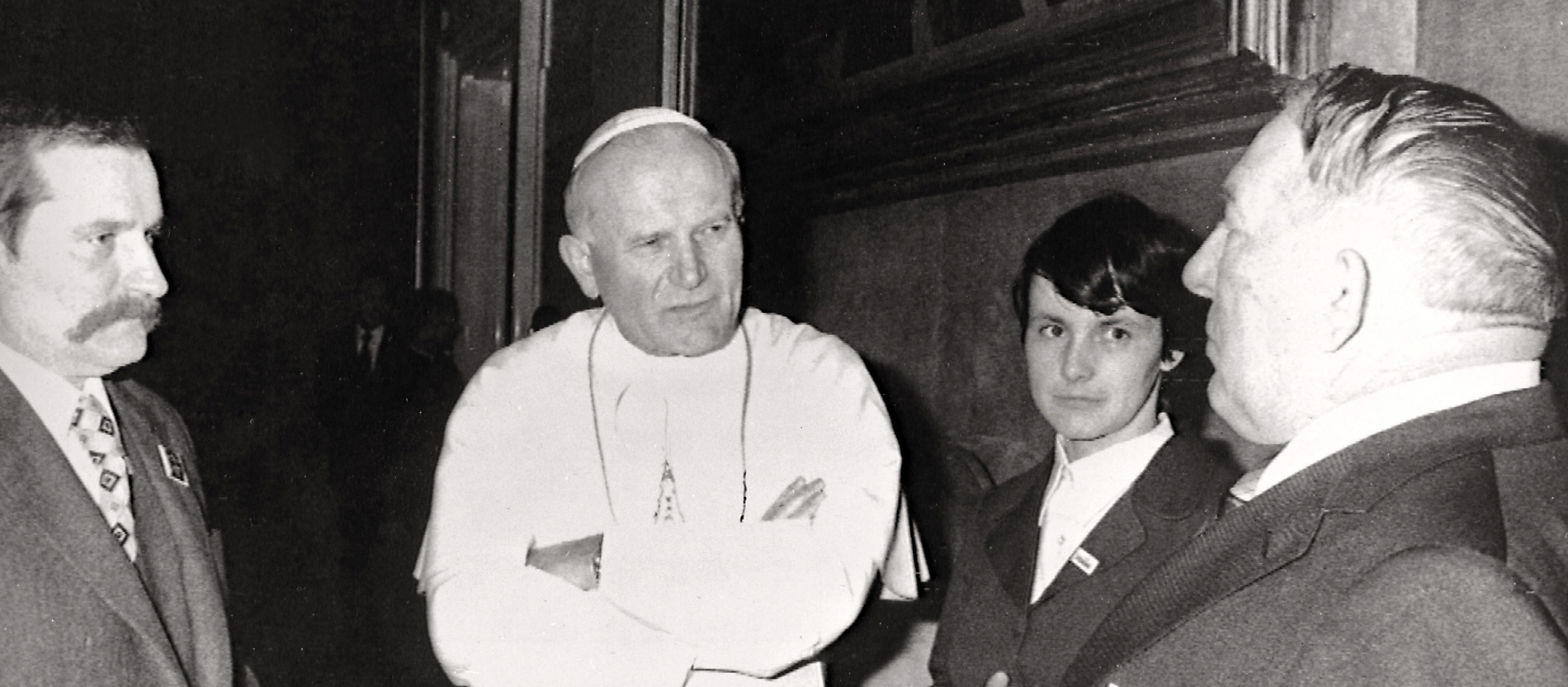 Papst mit Ehepaar Walesa und dem Vater von Lech Walesa, der vor sieben Jahren Polen verlassen hatte und hier seinen Sohn zum ersten Mal wiedersah.