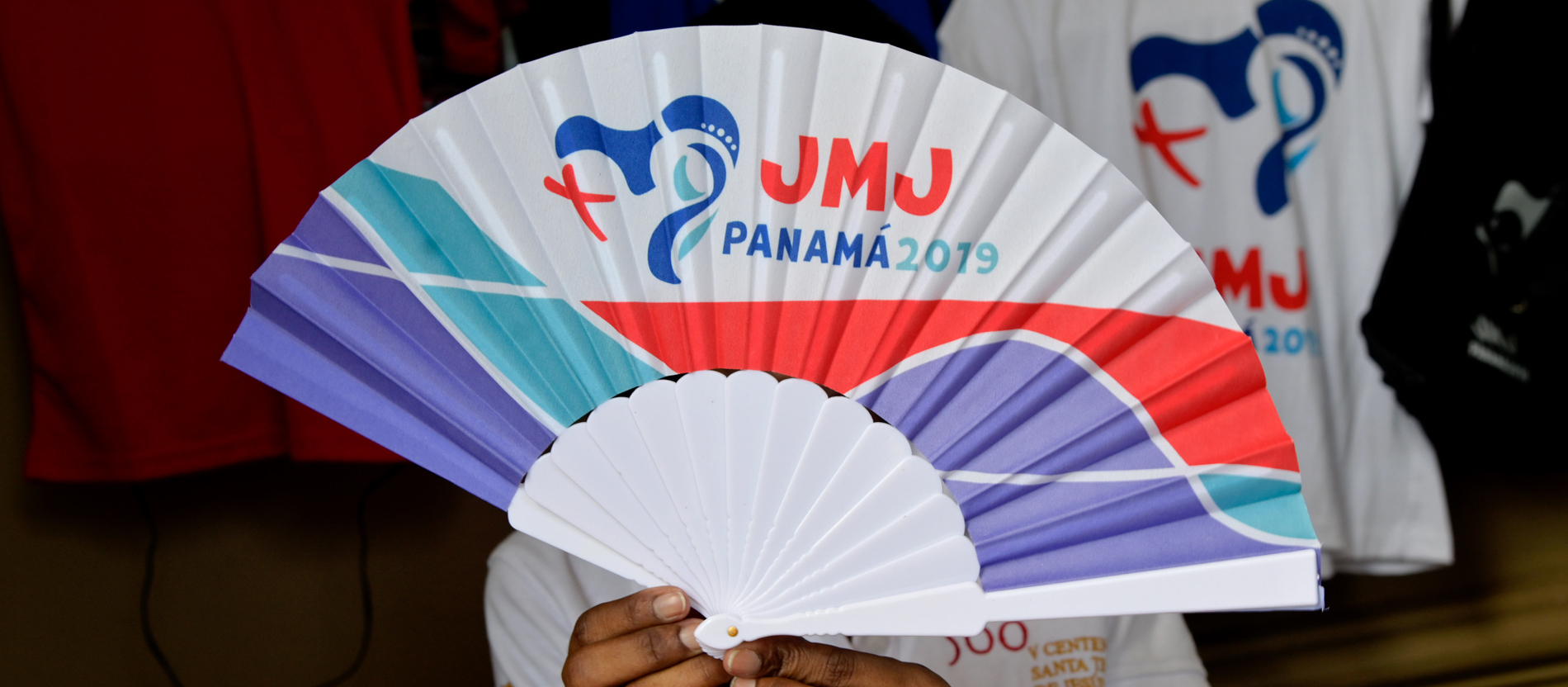 Ein Fächer mit dem Logo des Weltjugendtags in Panama
