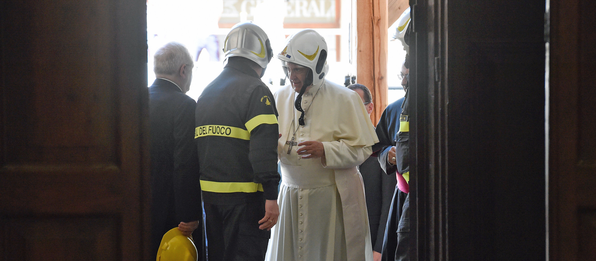 Papst in Erdbebenregion: Opfer nicht vergessen!