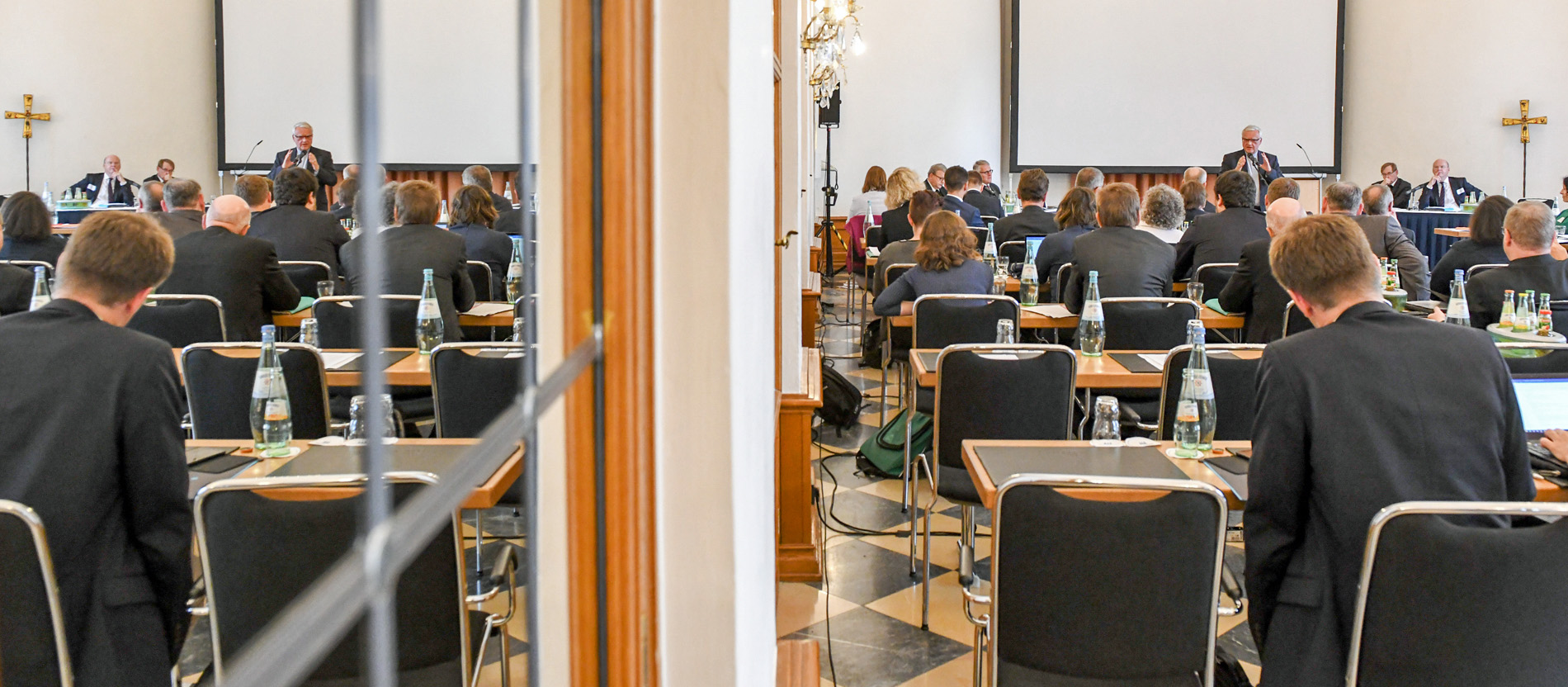 Kurz vor Beginn: Nun alle Teilnehmer der Synodalversammlung bekannt