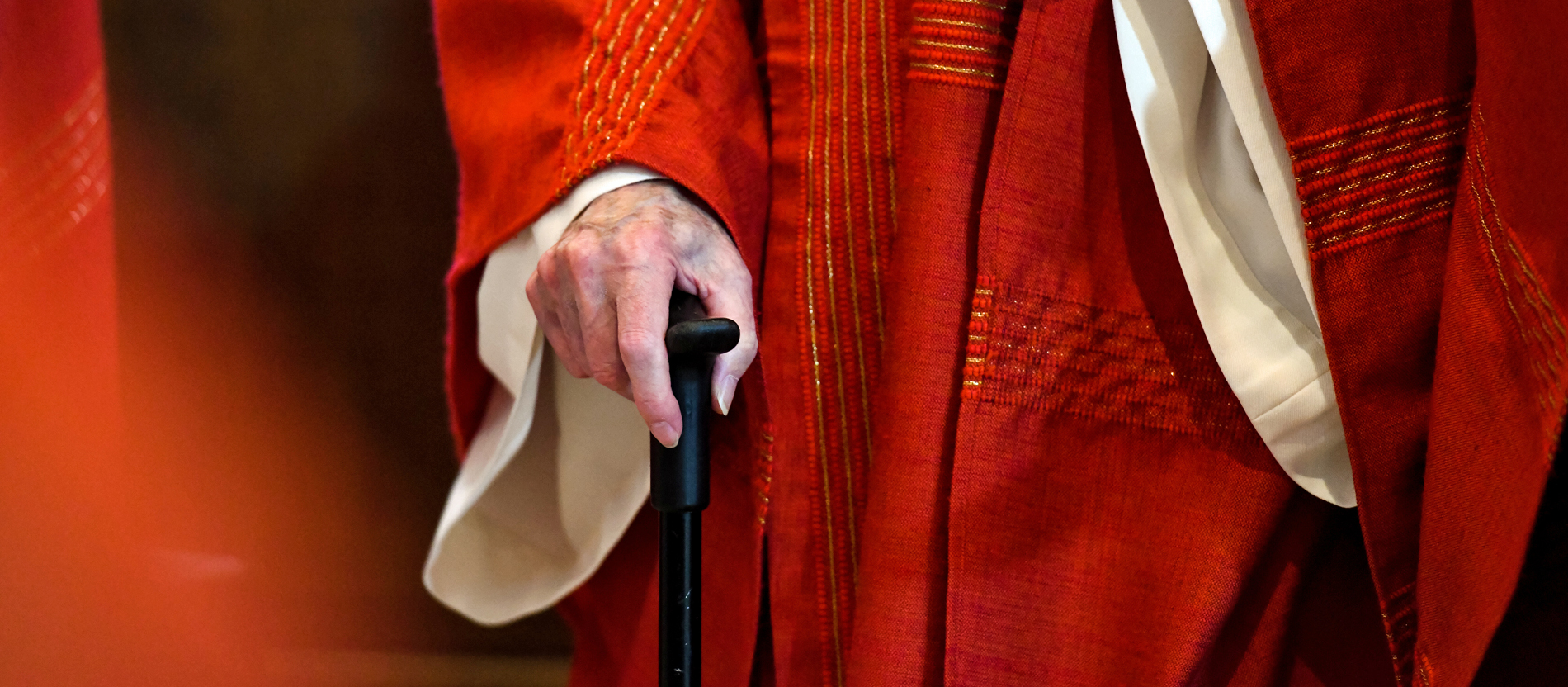 Ein Priester im Seniorenalter