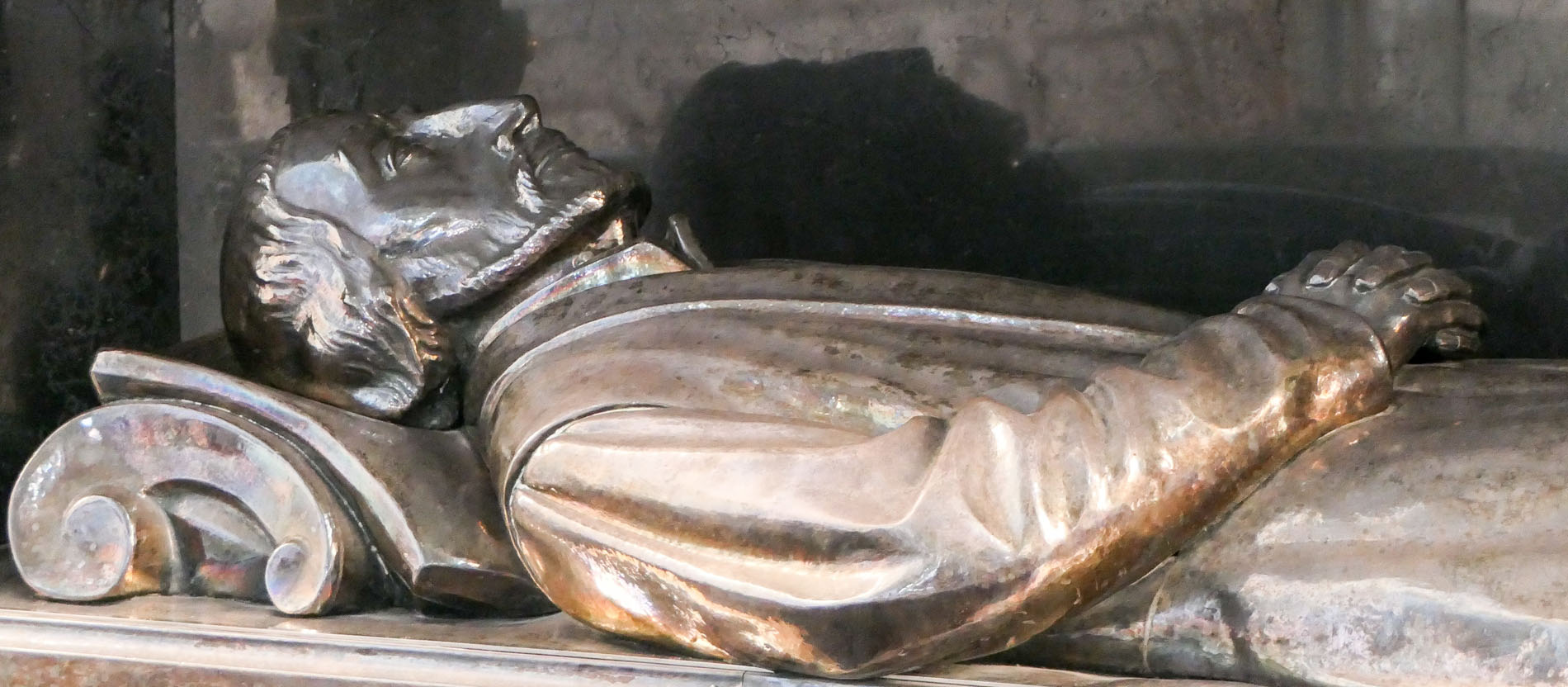 Reliquienschrein des heiligen Petrus Canisius in der Jesuiten- und Kollegiums-Kirche Sankt Michael.