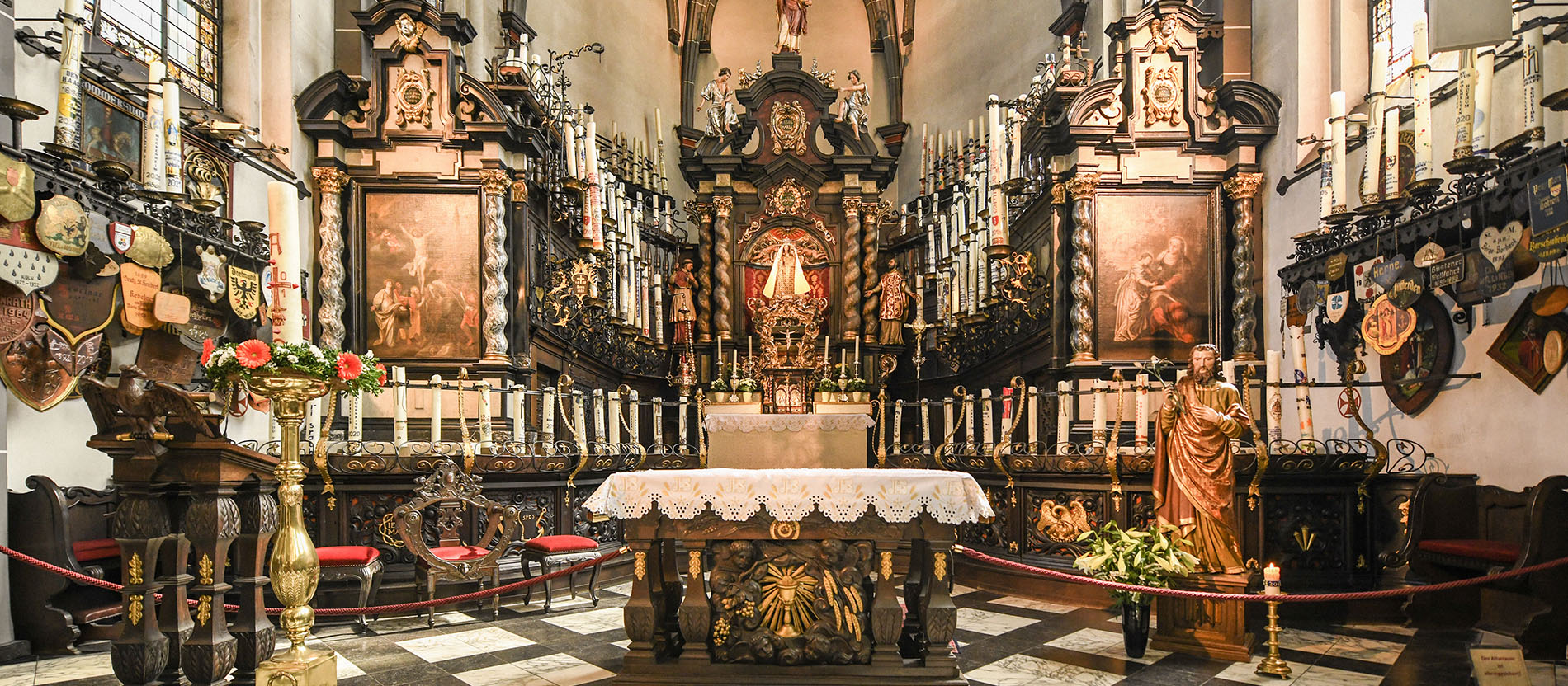 Altarbereich in der Kerzenkapelle im Marienwallfahrtsort Kevelaer