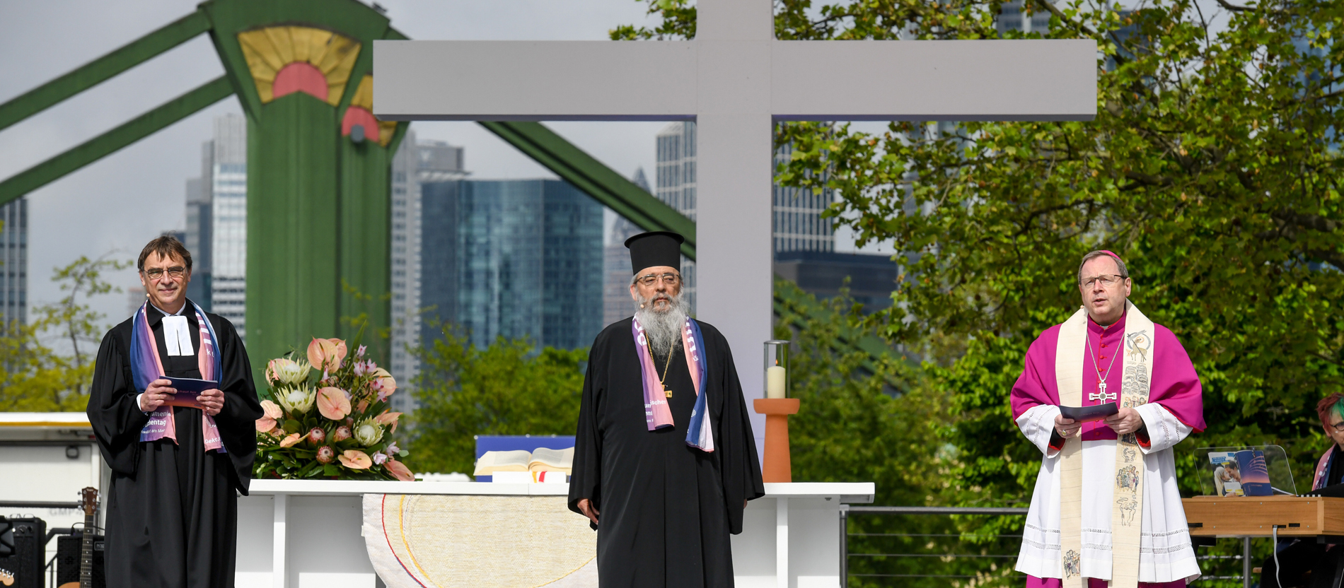 Volker Jung, Radu Constantin Miron und Bischof Georg Bätzing beim Abschlussgottesdienst