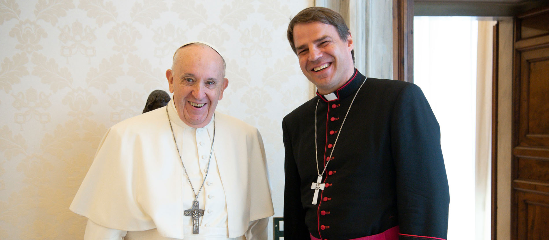 Papst Franziskus und Stefan Oster, Bischof von Passau, am 4. Juni 2021 im Vatikan.