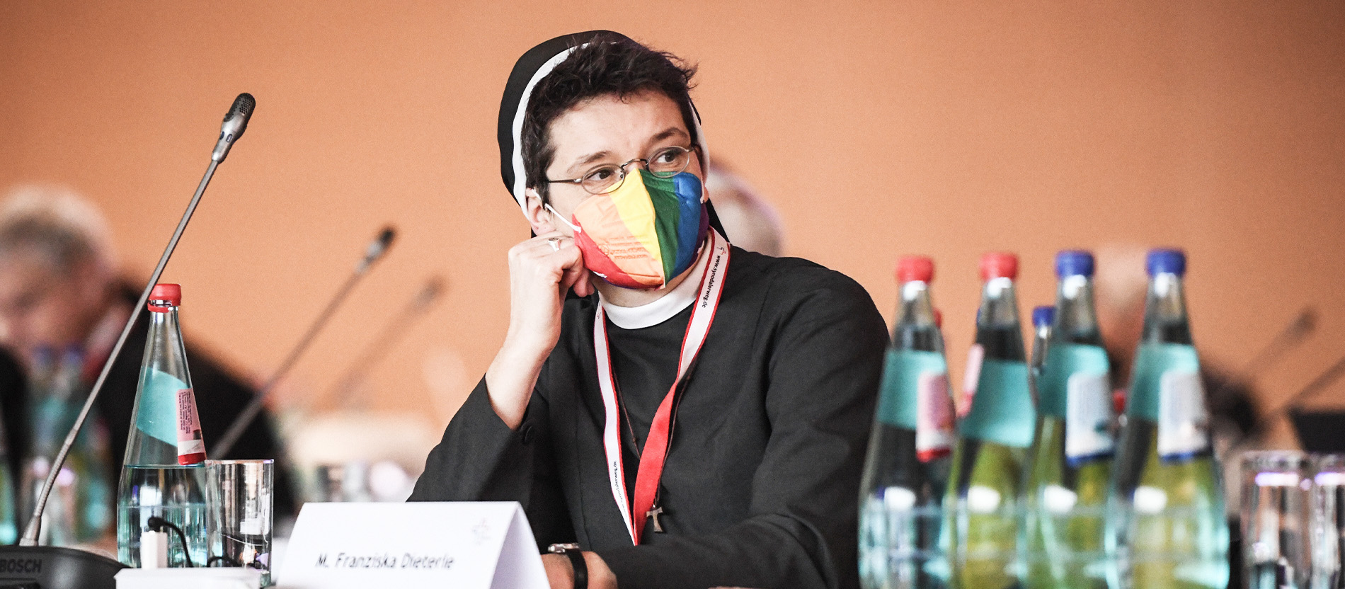 Franziskanerin: "Irgendwie macht das Ordenskleid auch asexuell"