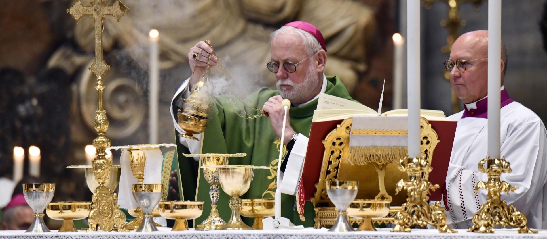 Erzbischof Paul Richard Gallagher feiert eine Messe im Petersdom