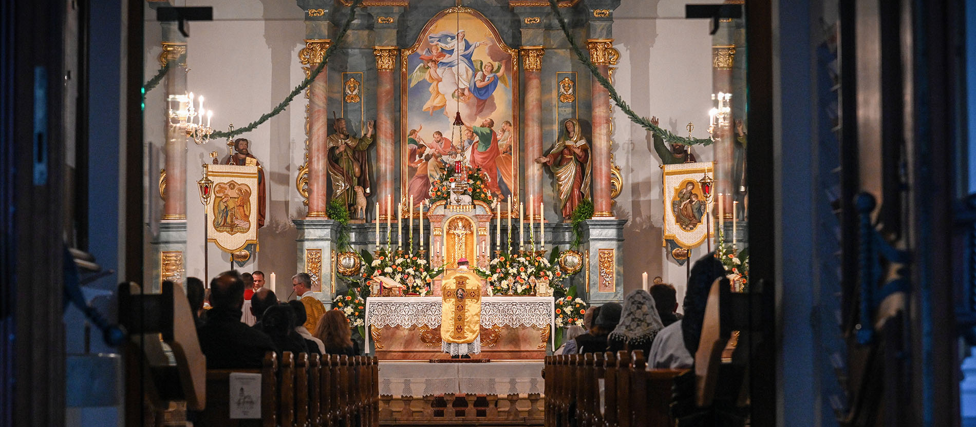 Alte Messe in der Prioratskirche Mariä Himmelfahrt in Stuttgart