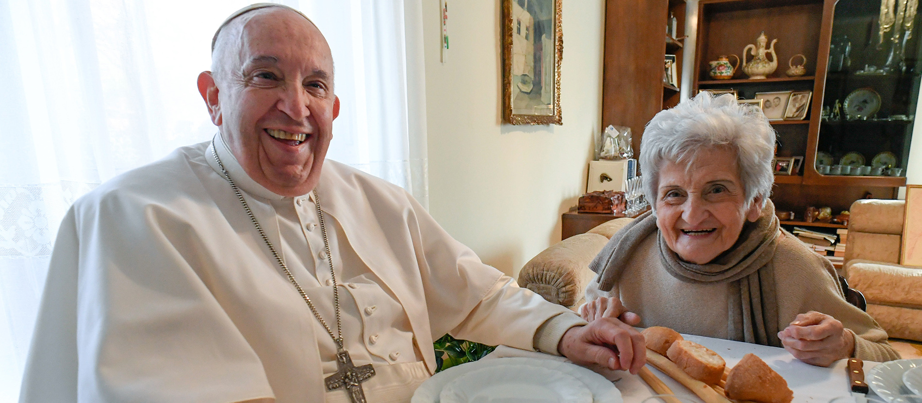 Umarmungen und Tränen der Rührung für den Papst im Piemont