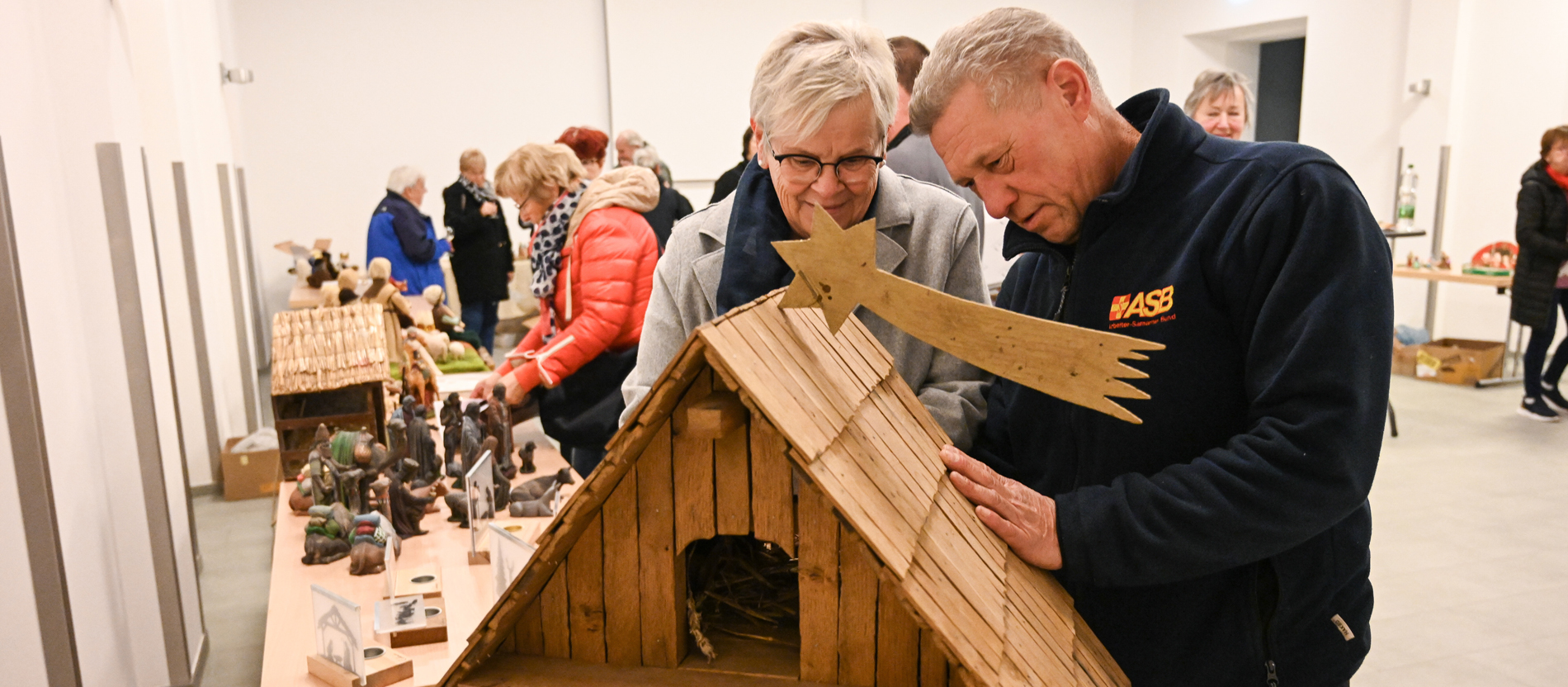 Anja und Rainer haben eine Krippe gefunden