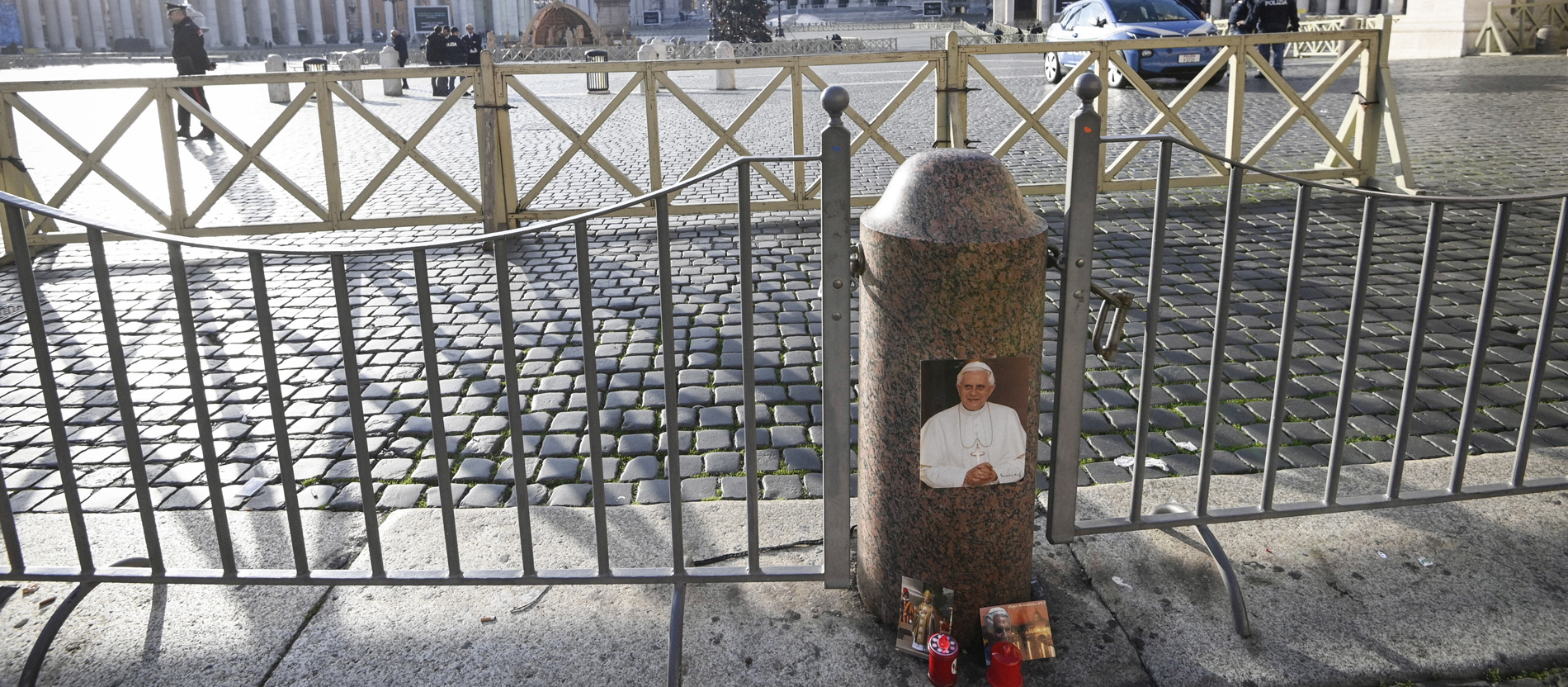 Kerzen vor dem Petersplatz