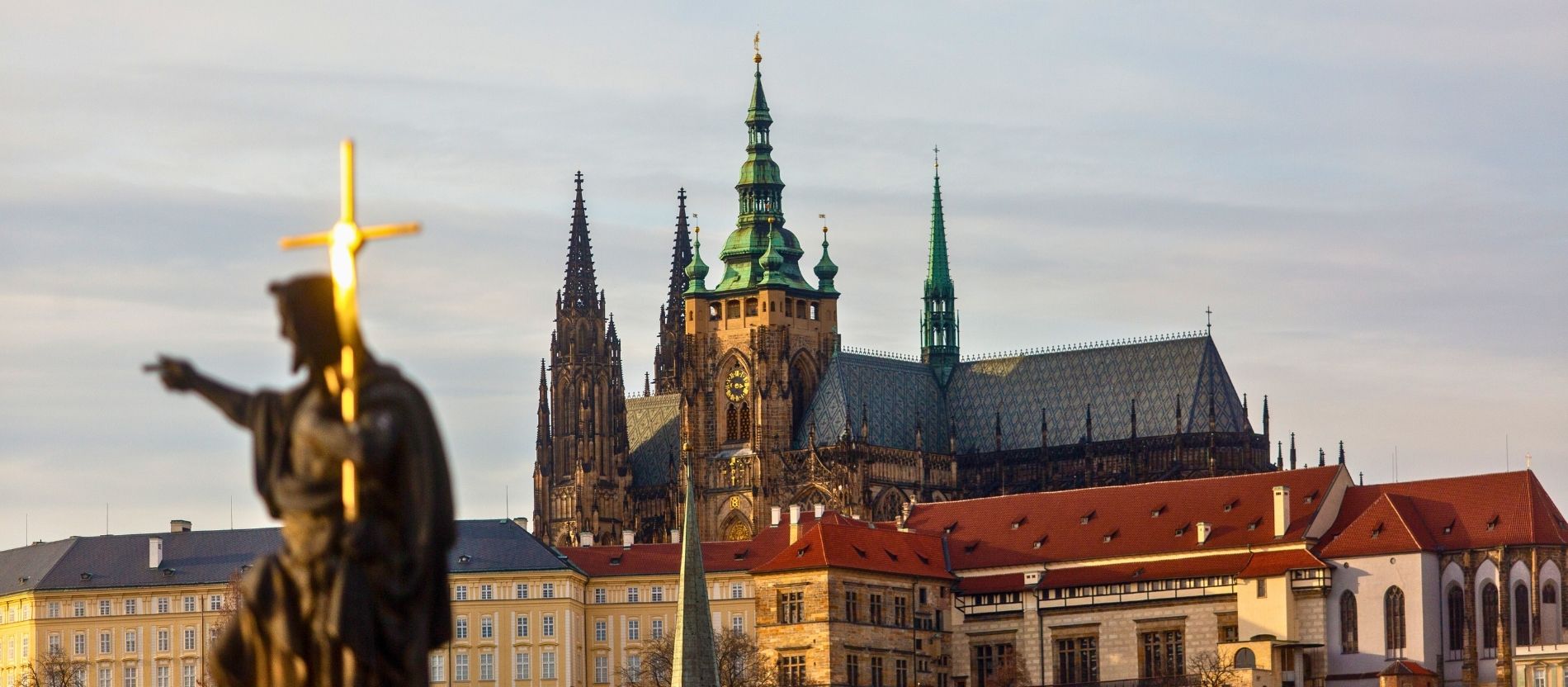 Der Prager Burgkomplex und der Veitsdom in Prag