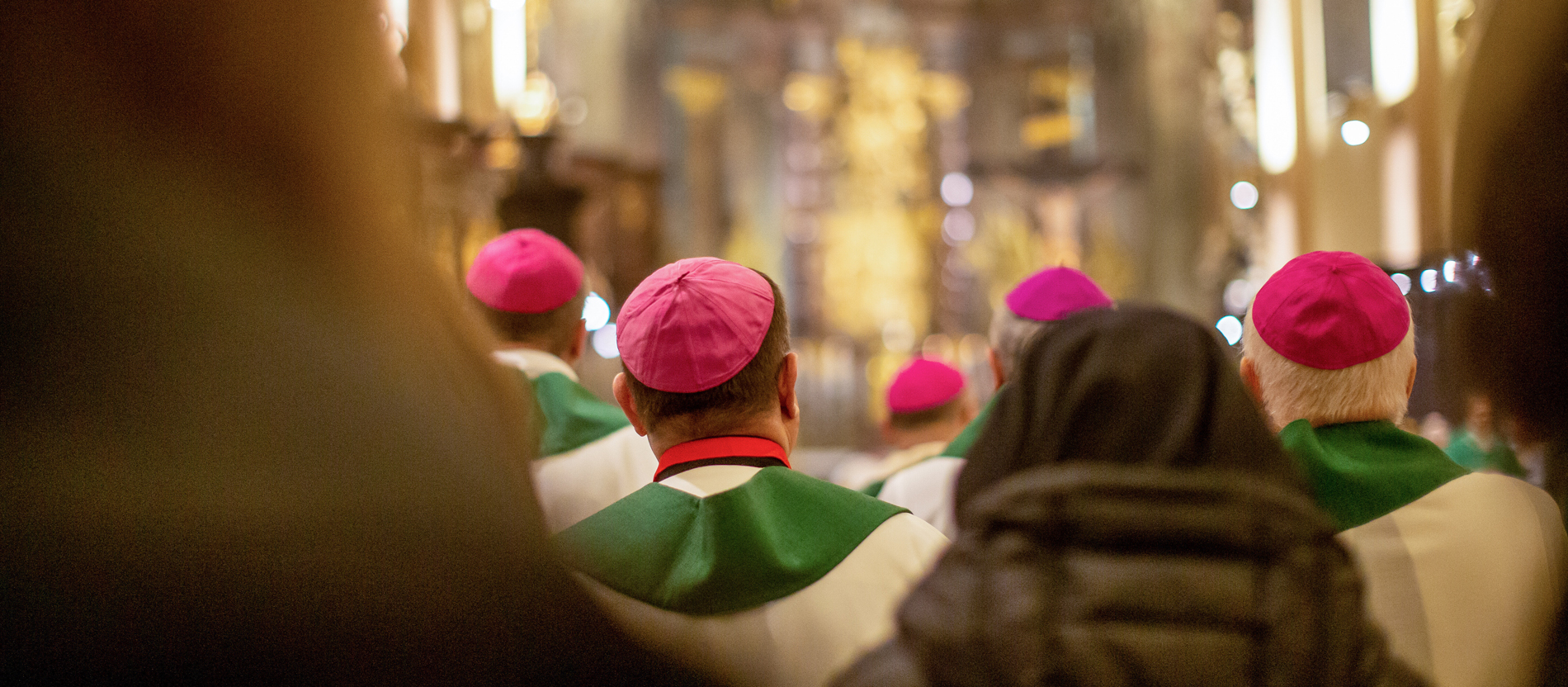 Bischöfe im Eröffnungsgottesdienst der Europa-Etappe der Weltsynode
