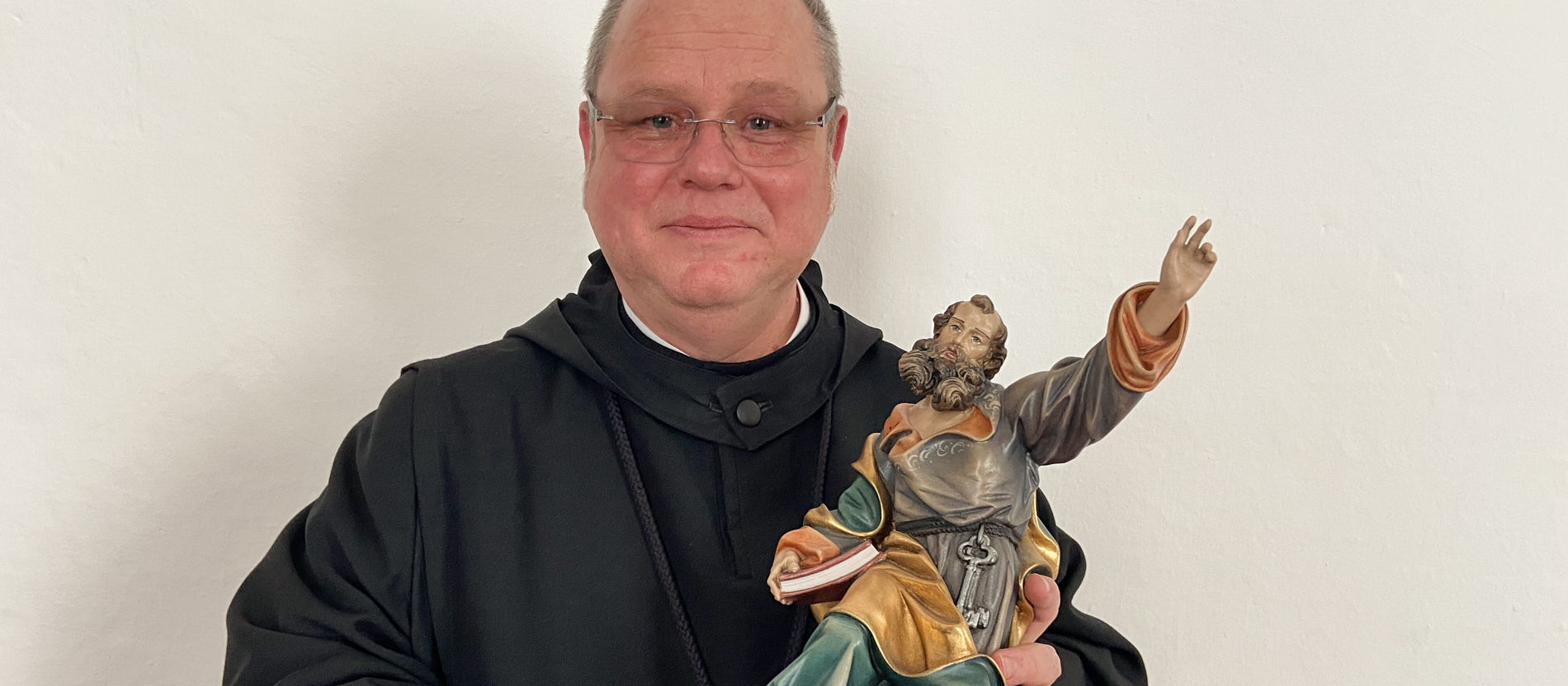 Abt Petrus Hoehensteiger mit einer Petrusfigur