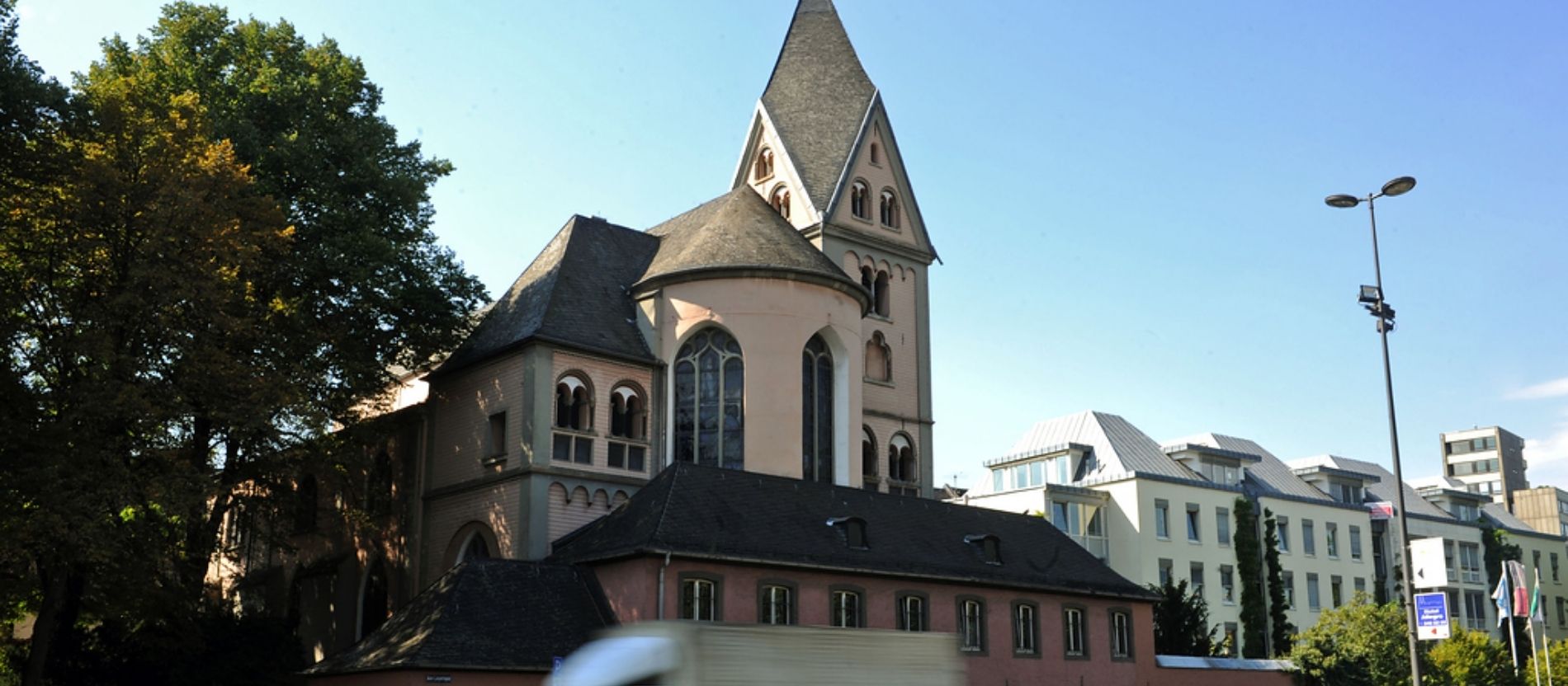 Das Bild zeigt die Kirche St. Maria in Lyskirchen von außen