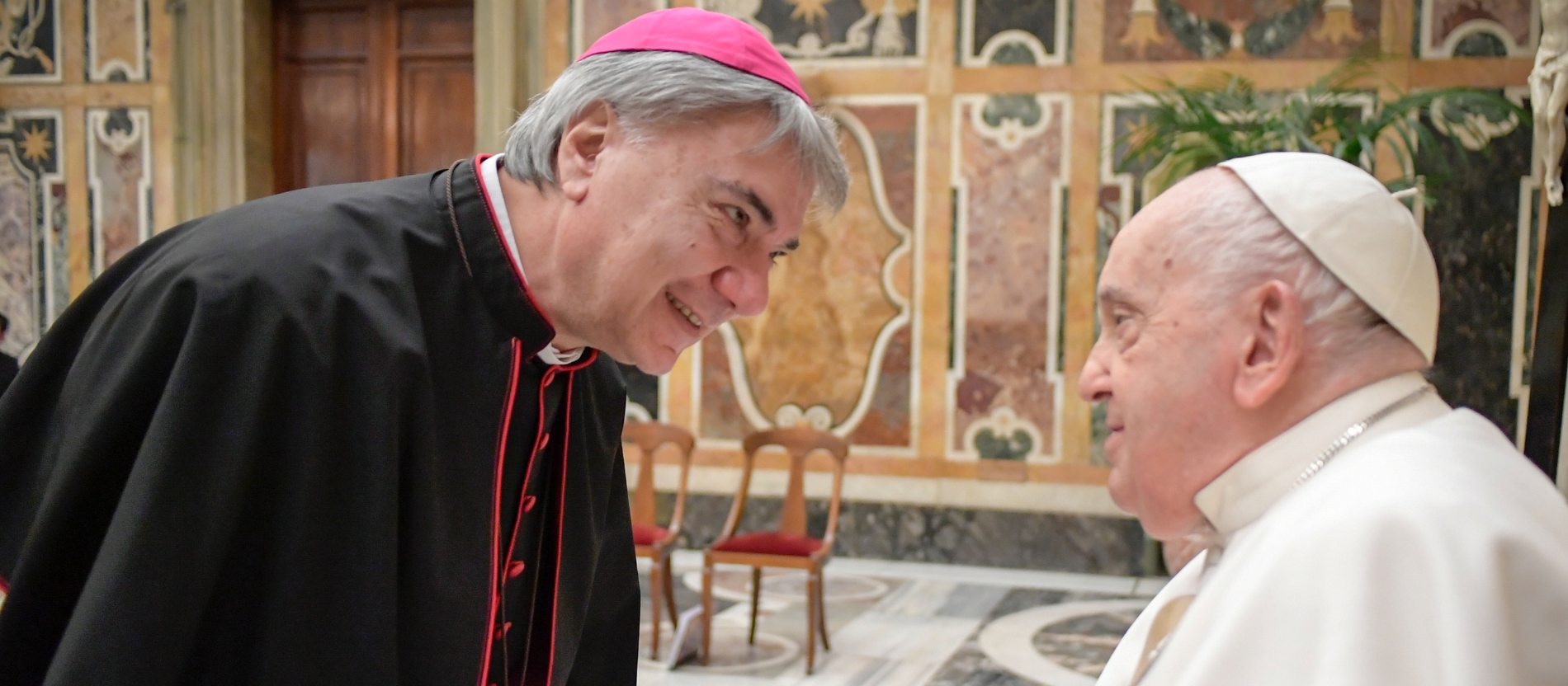 Der Erzbischof von Neapel und Papst Franziskus