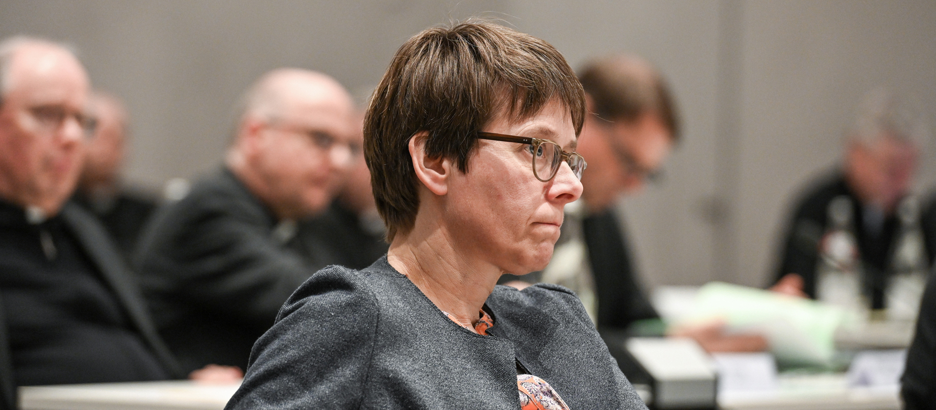 Die Generalsekretärin der Deutschen Bischofskonferenz, Beate Gilles, bei einer Sitzung