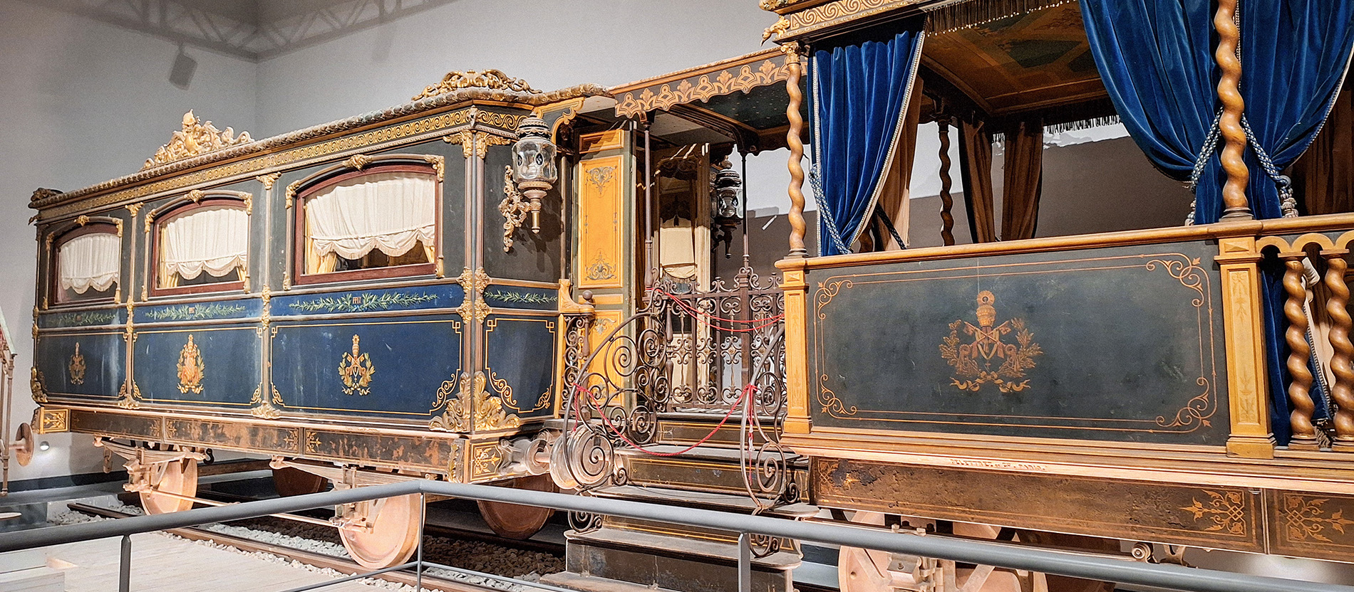 Ein rollender Vatikan: Der Luxus-Zug von Papst Pius IX.