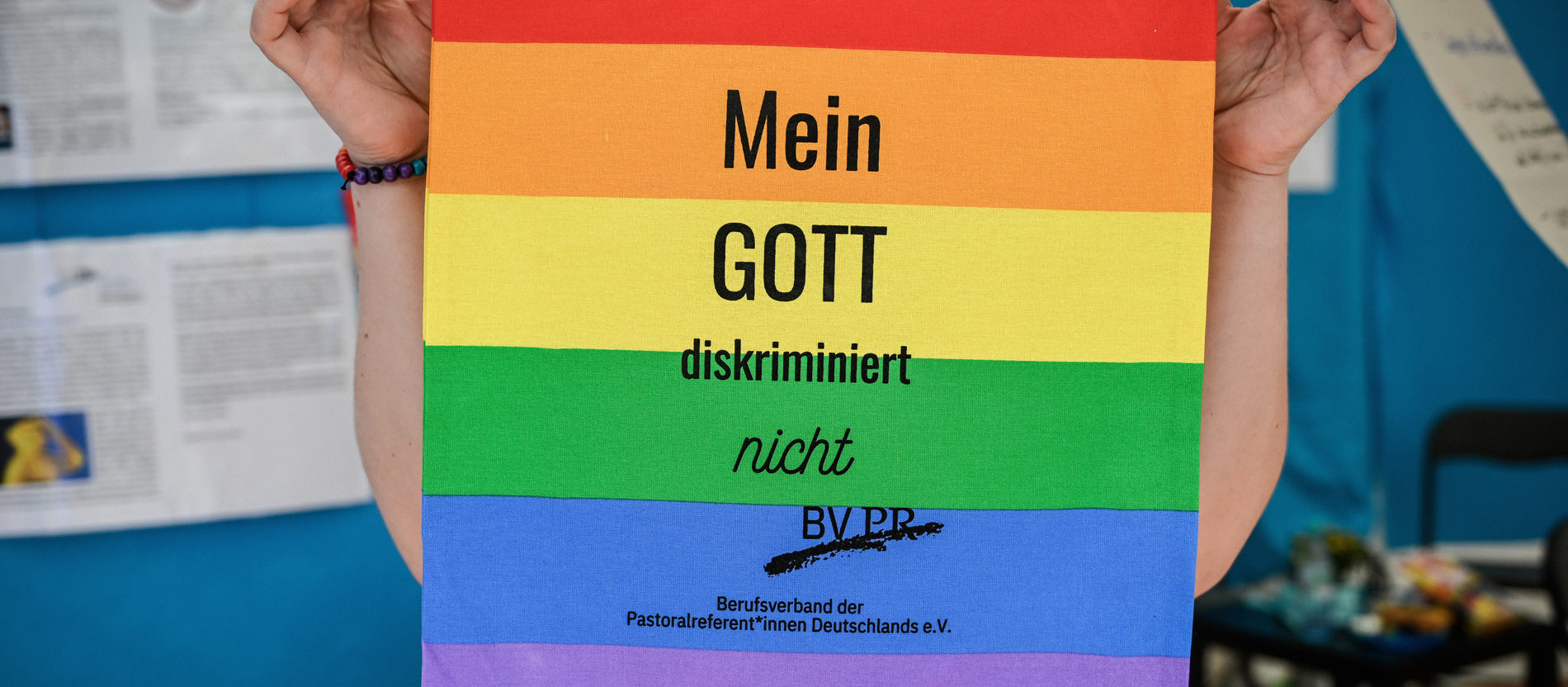 Tasche in Regenbogenfarben