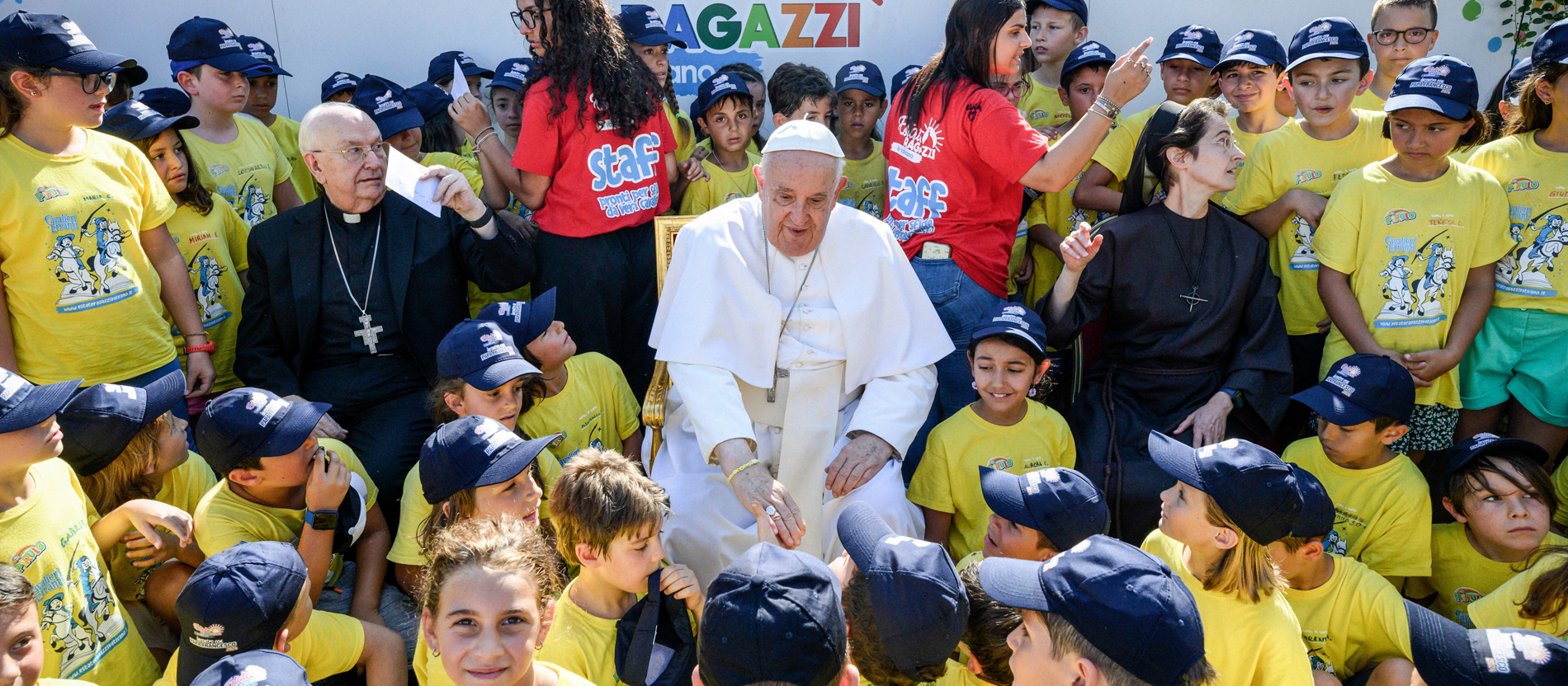  Papst Franziskus besucht vatikanisches Sommercamp