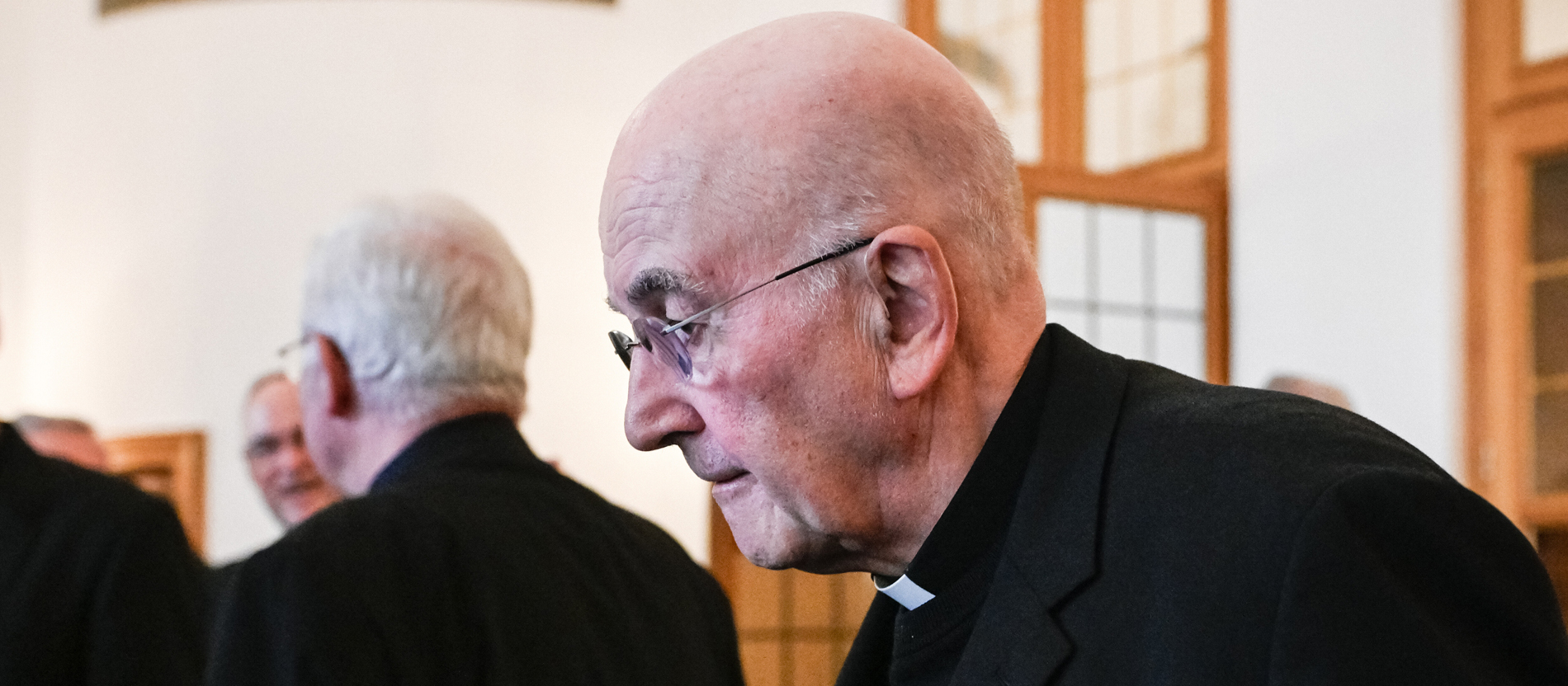 Bischof Felix Genn schaut nachdenklich