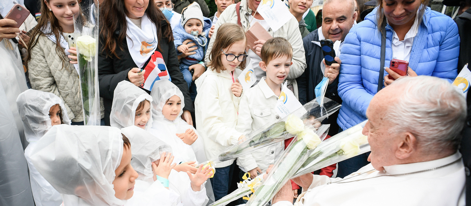 Papst Franziskus mit Kindern