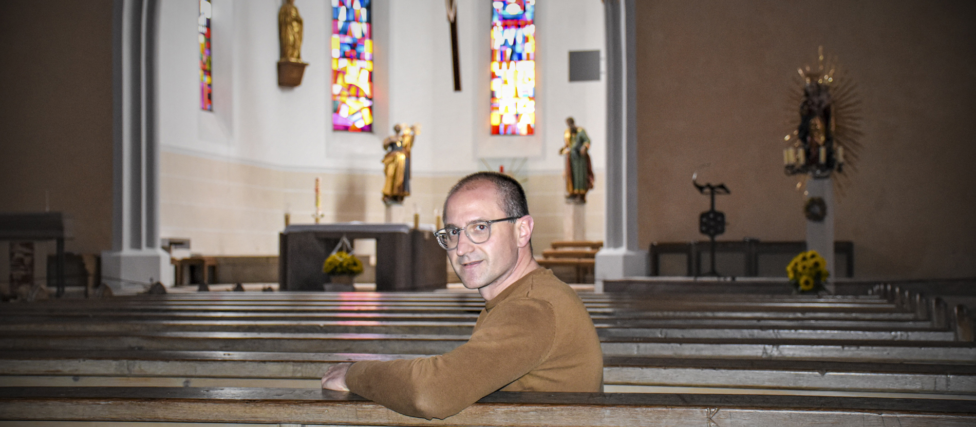Pfarrer Ivan Kuterovac in der katholischen Kirche in Bissingen