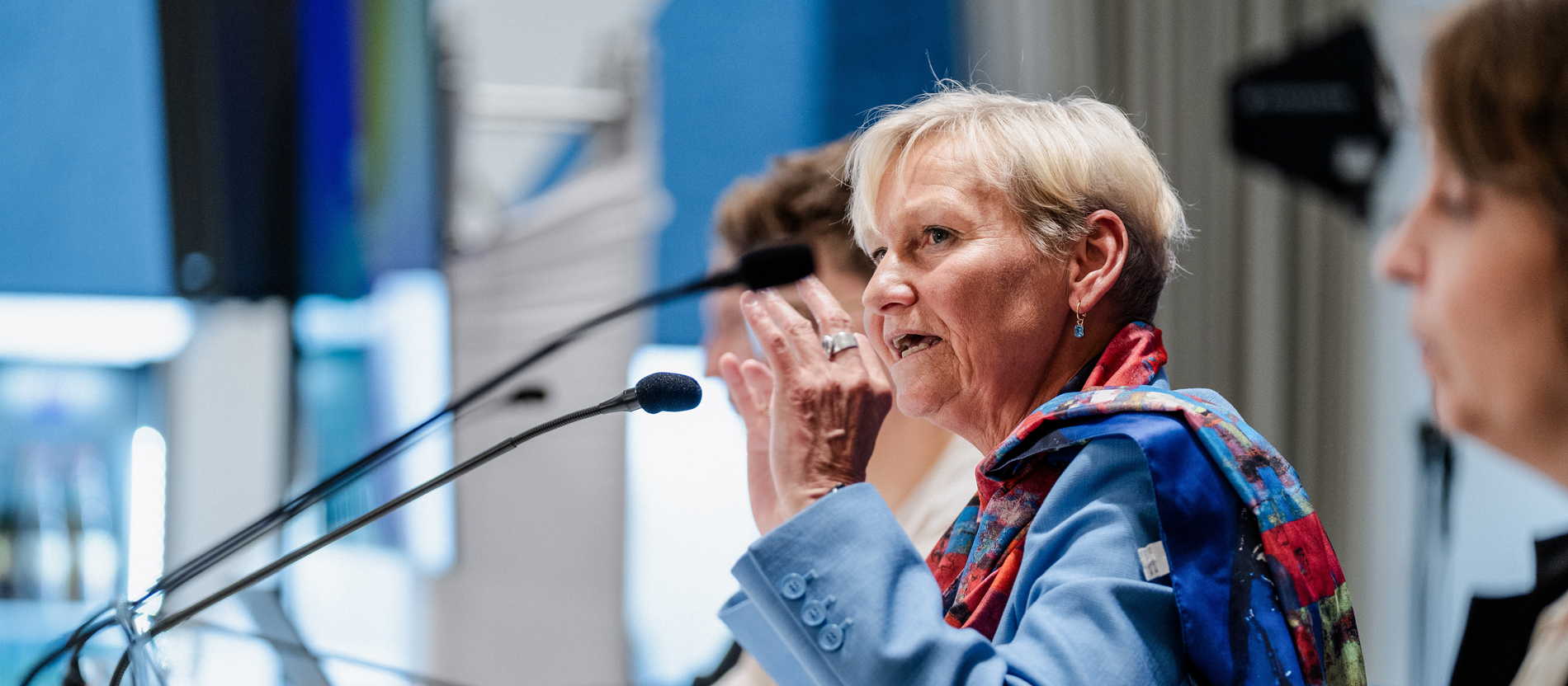 Bischöfin Kirsten Fehrs spricht bei einer Pressekonferenz