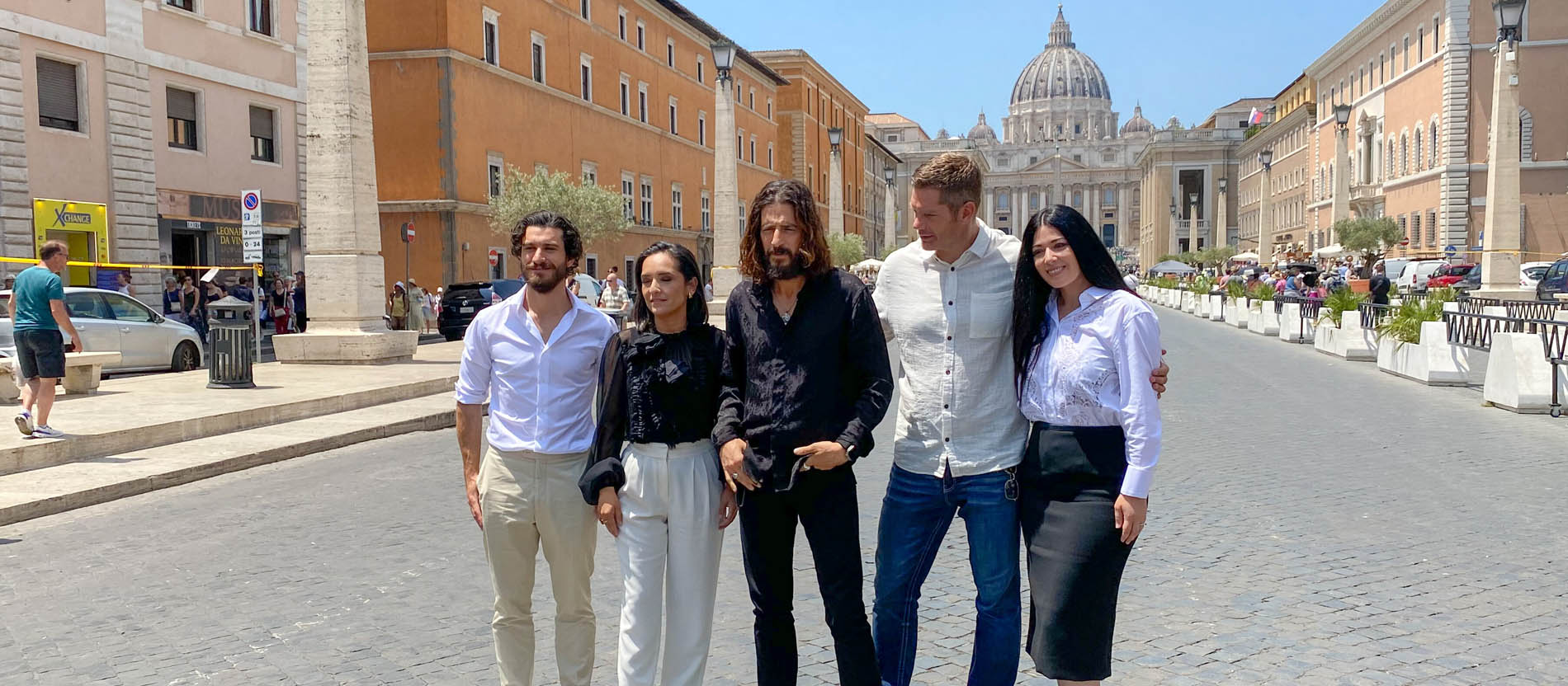 Schauspieler der Serie "The Chosen" auf der Via della Conciliazione in Rom
