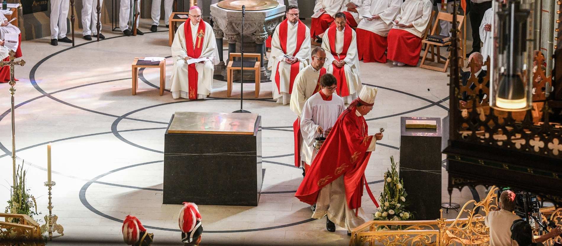 Nach Flutkatastrophe: Kirche in Ahrweiler neu eröffnet