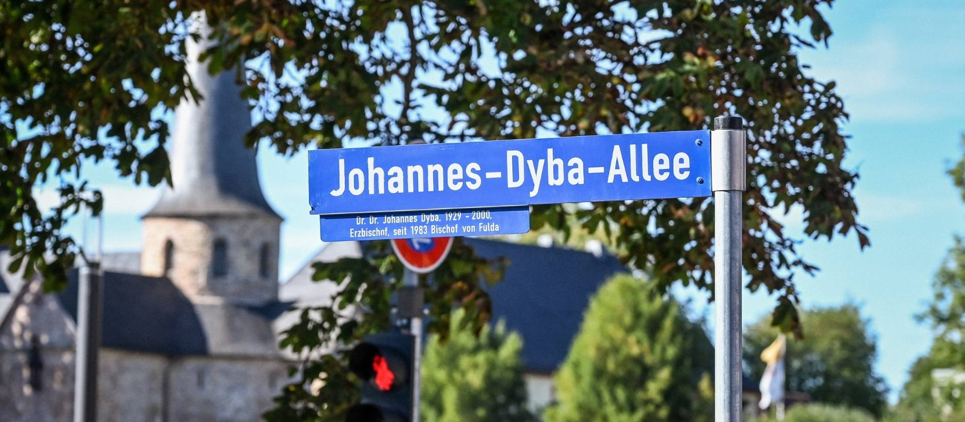 Nach Missbrauchsbericht: Wird die Fuldaer Dyba-Allee umbenannt?