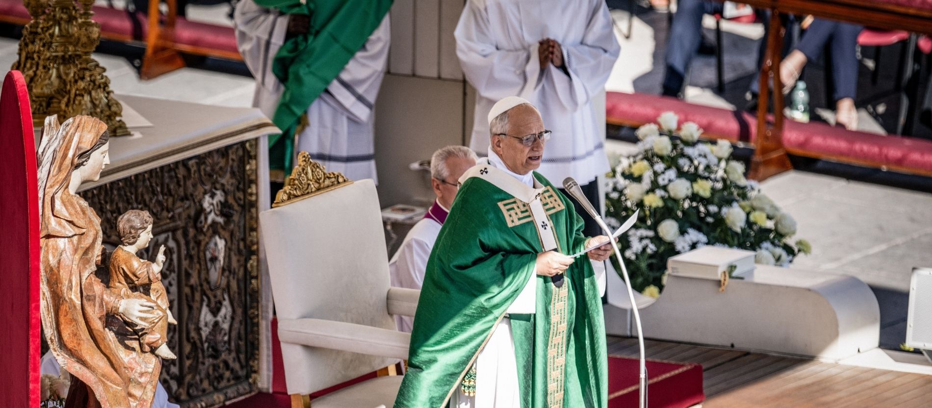 Papst Leo XIV. spricht bei einem Gottesdienst