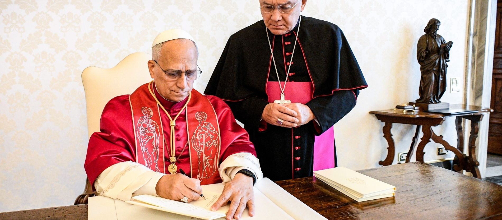 Papst Leo XIV. unterzeichnet das Apostolische Schreiben "Dilexi te"