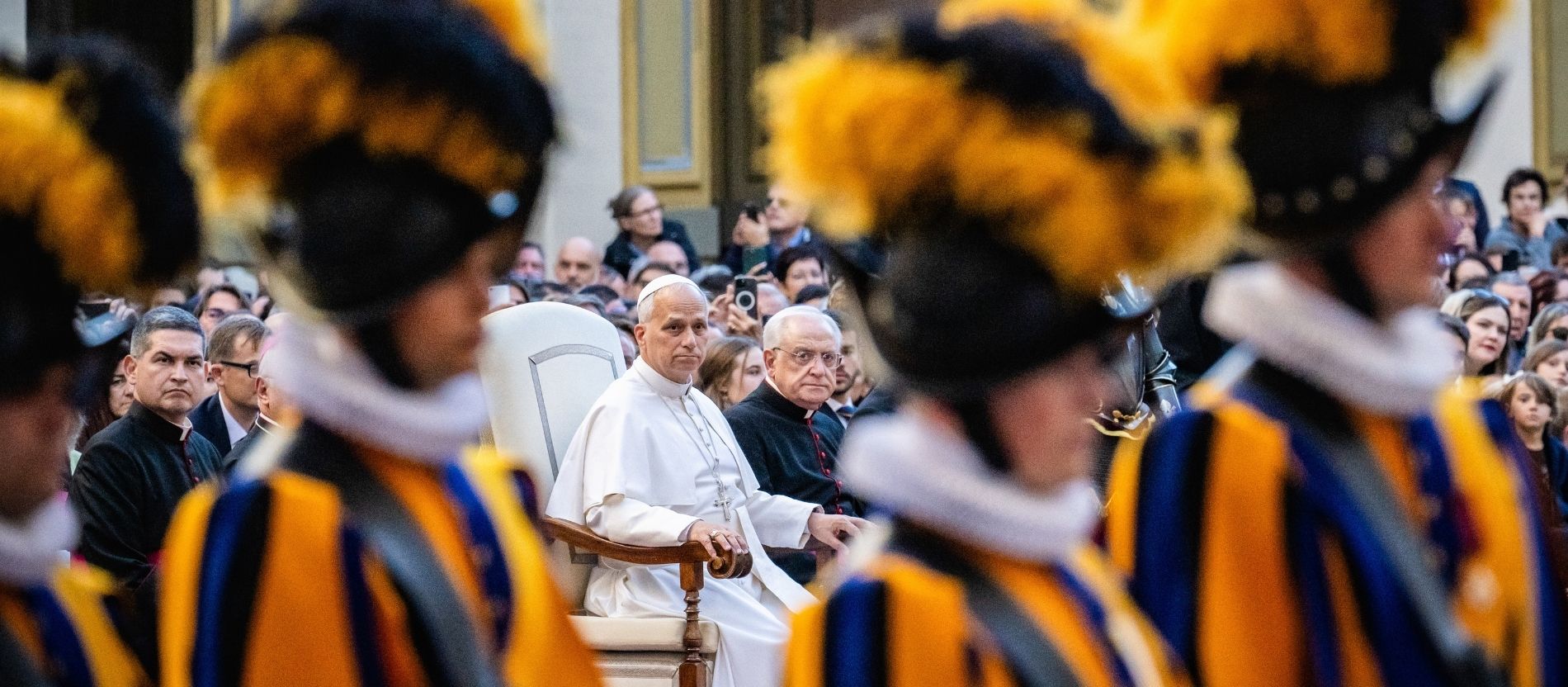 Papst Leo XIV. bei der Vereidigung neuer Schweizergardisten