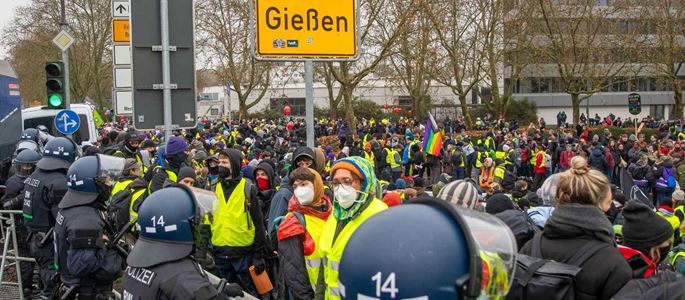 Tausende demonstrieren gegen AfD-Jugend – auch kirchliche Gruppen