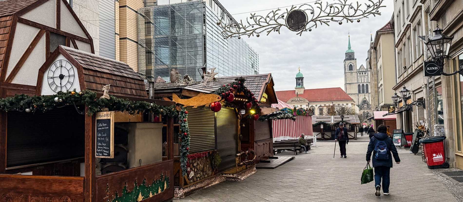 Ein Jahr nach der Amokfahrt in Magdeburg bleibt der Weihnachtsmarkt geschlossen. 
