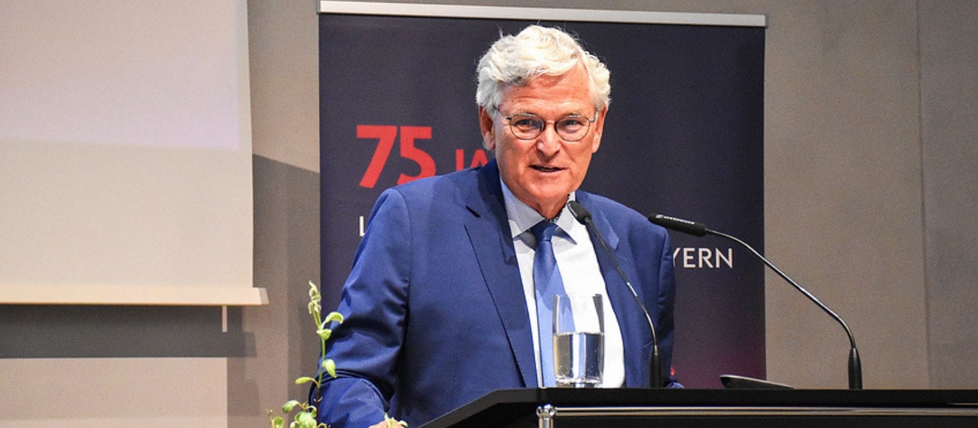 Peter Frey, ehemaliger ZDF-Chefredakteur, spricht bei der Mitgliederversammlung des Landeskomitees der Katholiken in Bayern am 24. April 2026 in Augsburg.