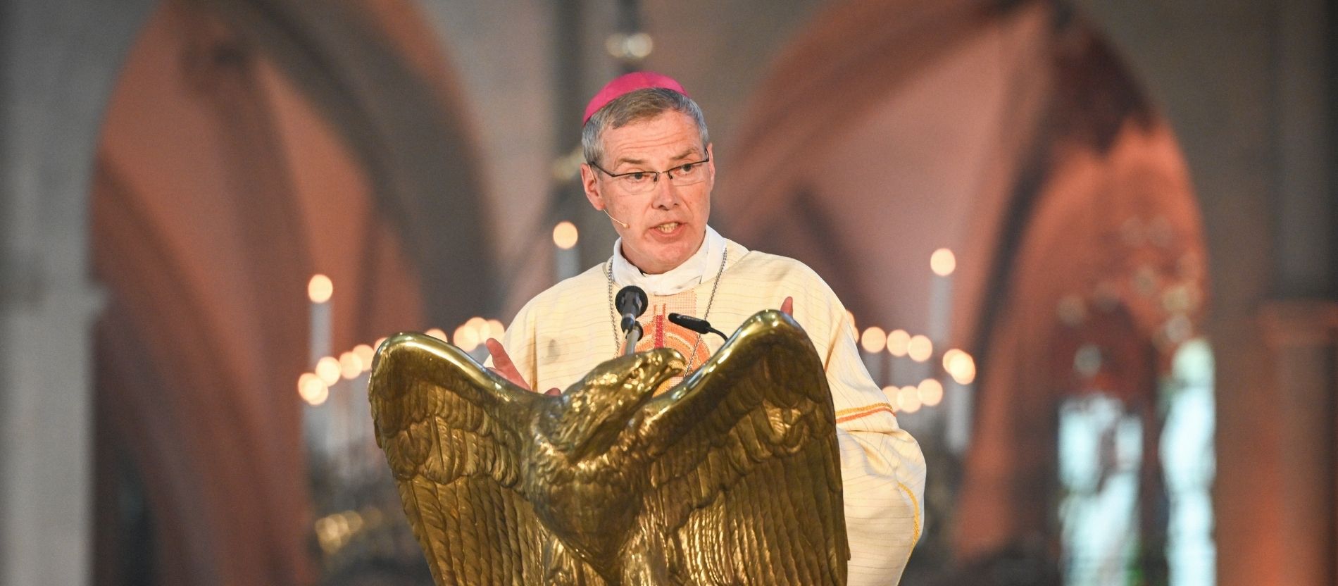 Bischof Heiner Wilmer predigt im Paulusdom in Münster
