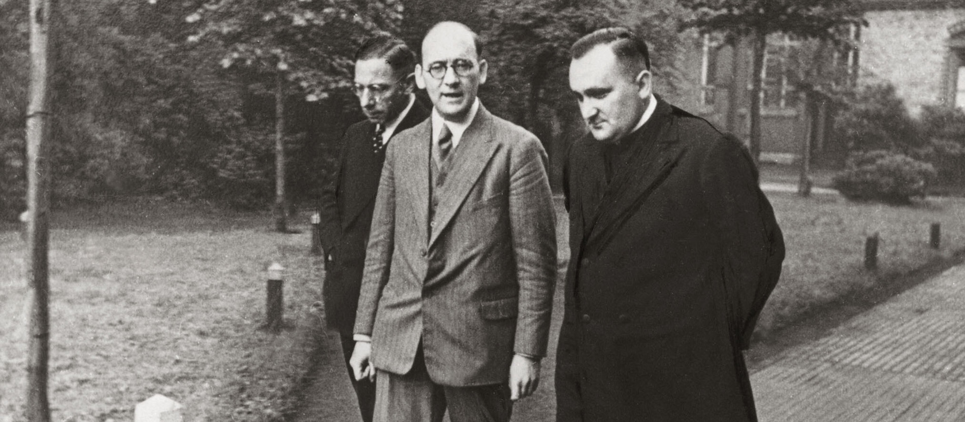 Nikolaus Groß, Redakteur der Ketteler-Wacht, Bernhard Letterhaus, Verbandssekretär und Dr. Hermann-Josef Schmitt, Generalsekretär des Reichsverbandes der KAB im Jahr 1932.