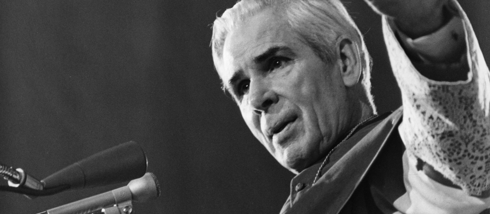 Fulton John Sheen im Portrait 