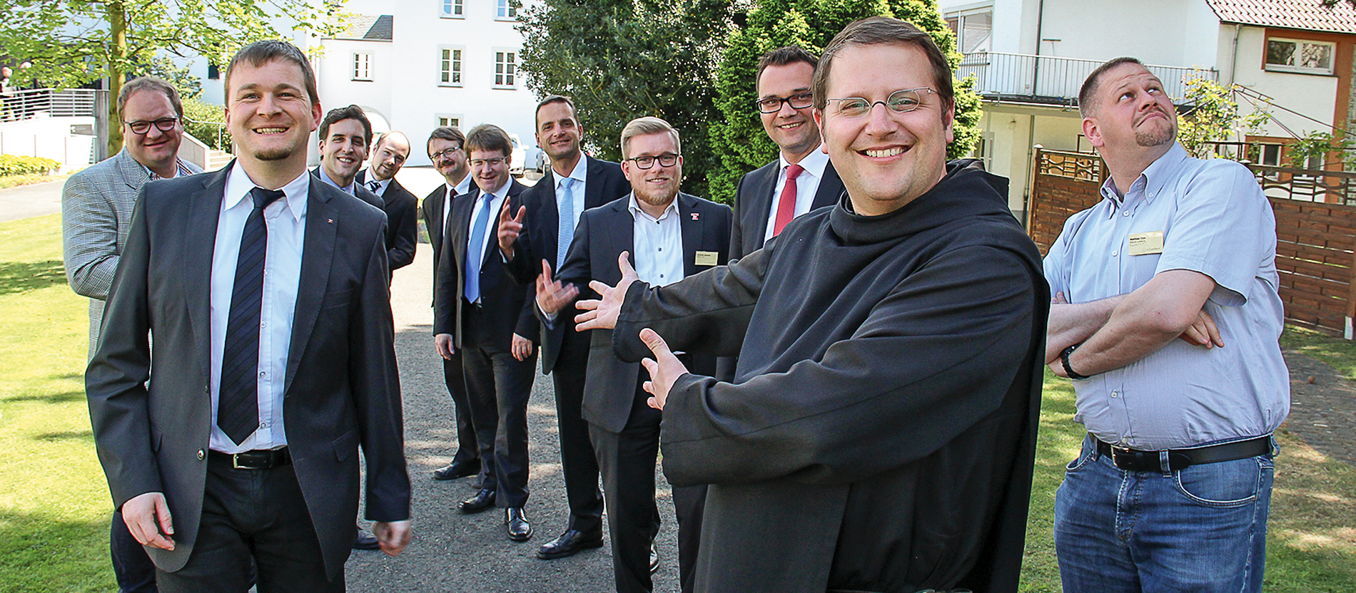 Mit Hochglanzfotos zu mehr Priestern