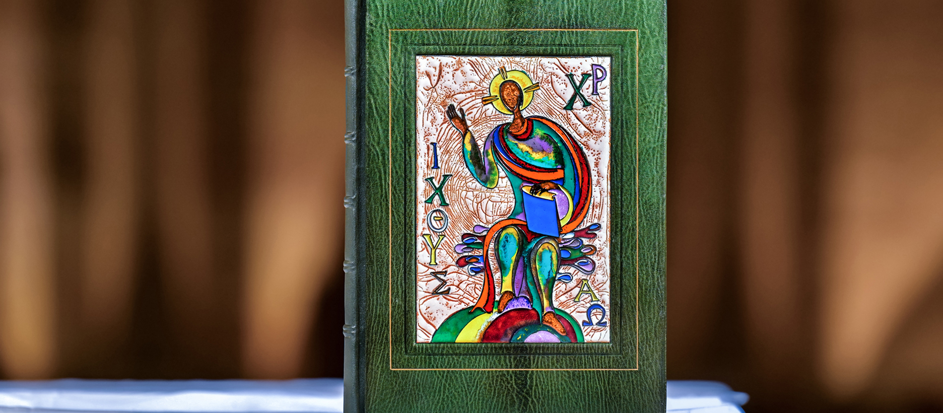 Neues, kostbares Evangelienbuch für den Speyerer Dom