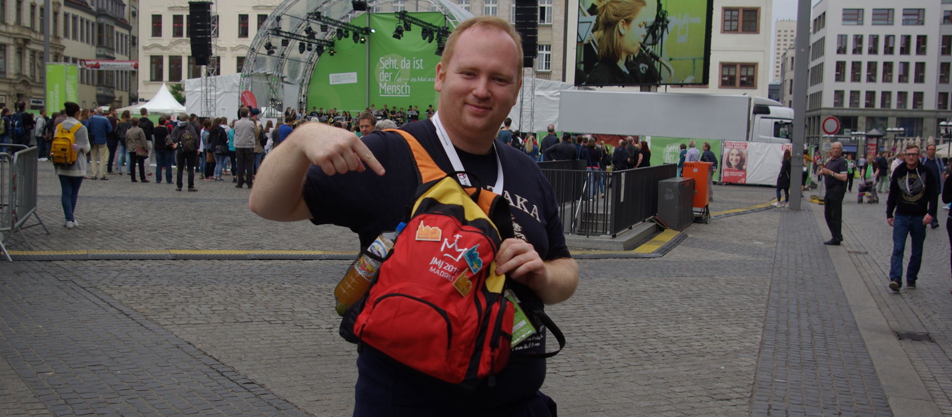 Markus Toelstede mit seinem Weltjugendtags-Rucksack.
