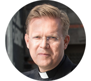 Dominik Meiering ist Domkapitular im Erzbistum Köln und Pfarrer in der Kölner Innenstadt.