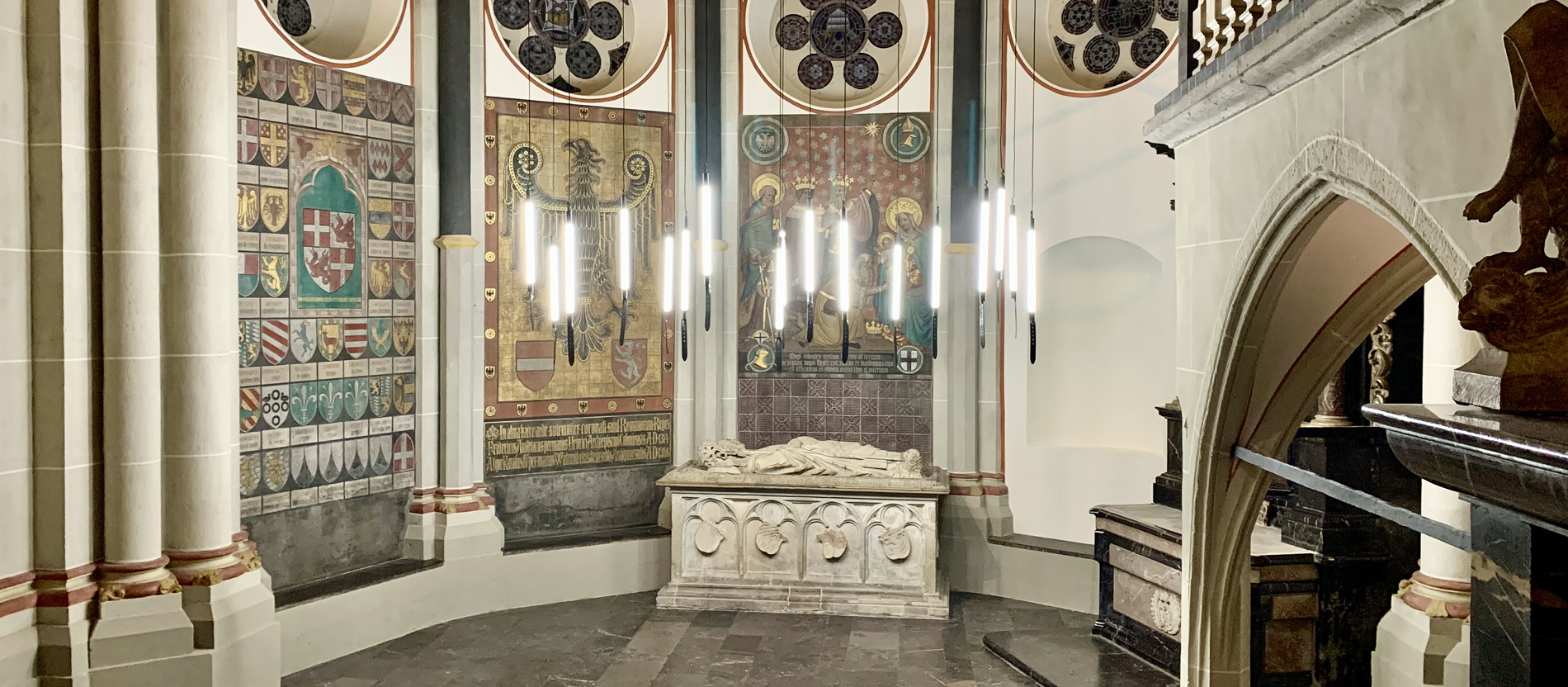 Eine Lichtinstallation im Bonner Münster